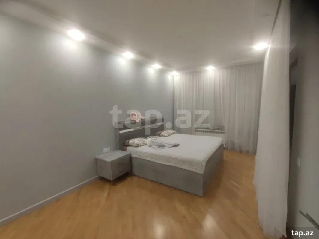 Kirayə verilir 3 otaqlı yeni tikili 141 m²