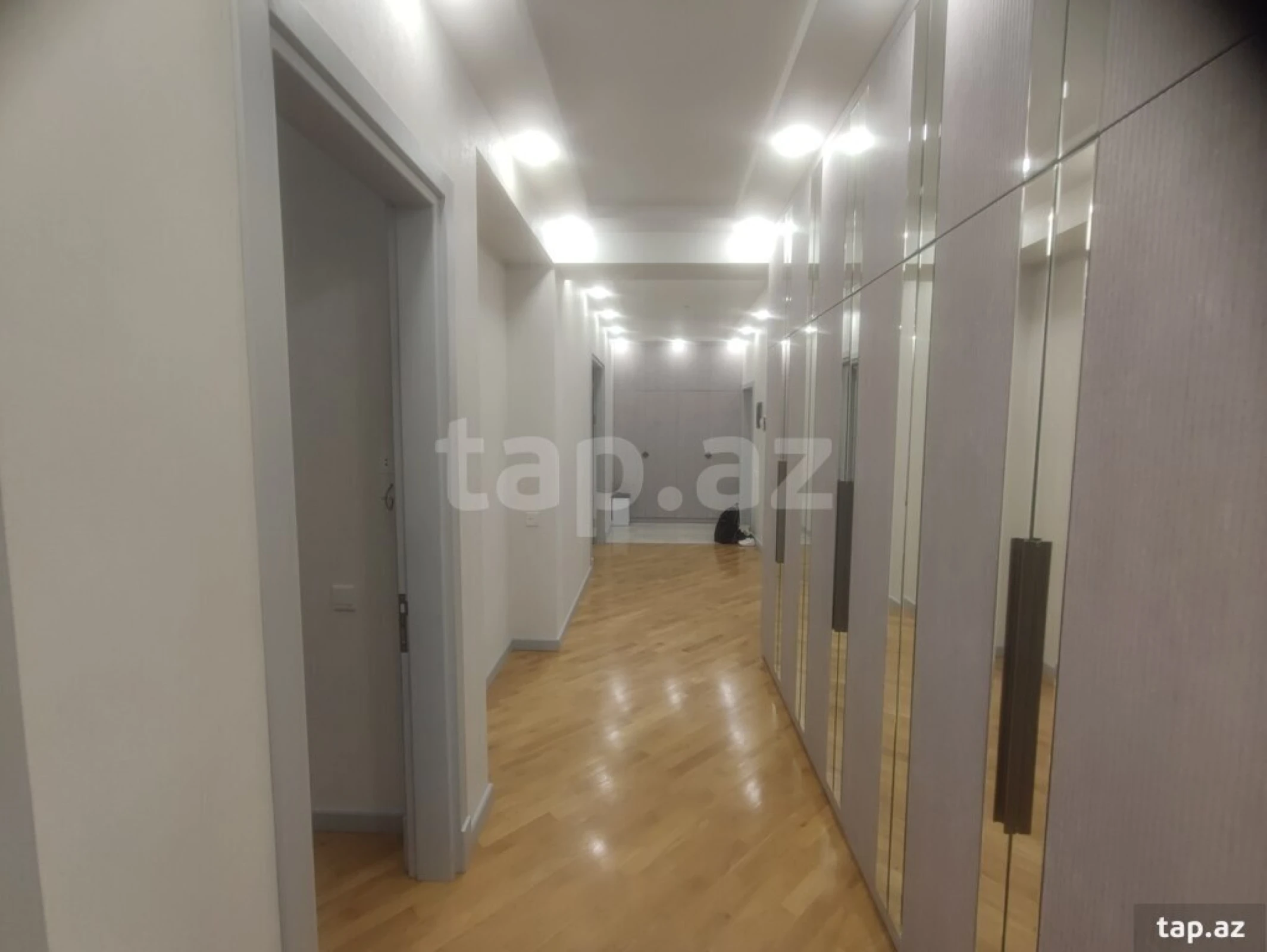 Kirayə verilir 3 otaqlı yeni tikili 141 m²