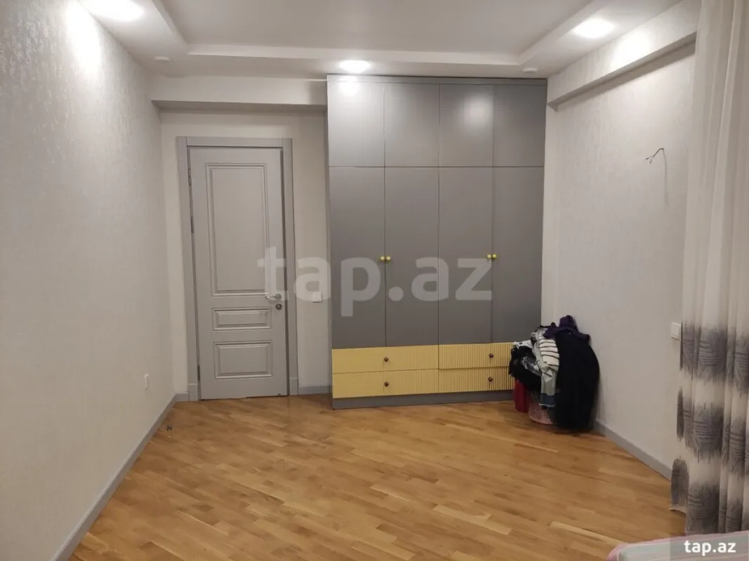 Kirayə verilir 3 otaqlı yeni tikili 141 m²