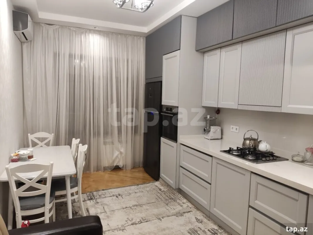 Kirayə verilir 3 otaqlı yeni tikili 141 m²