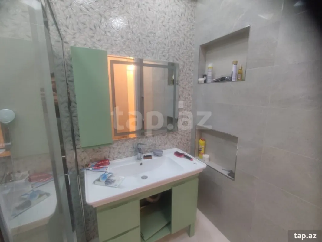 Kirayə verilir 3 otaqlı yeni tikili 141 m²