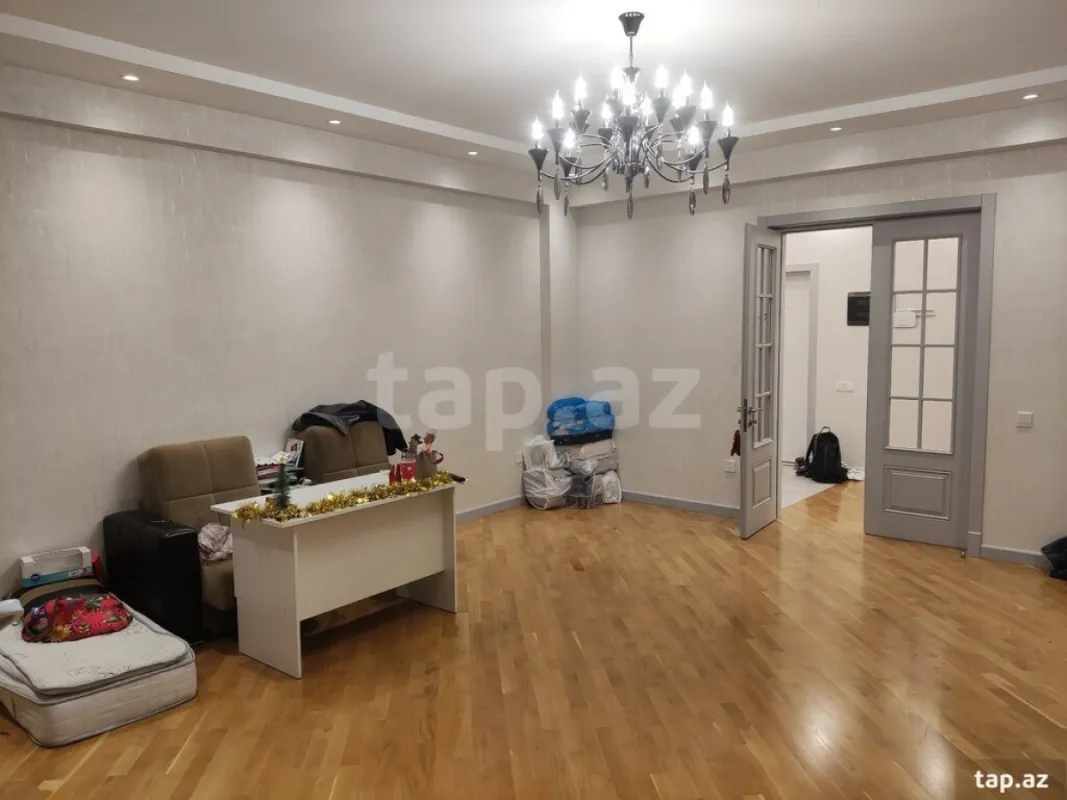 Kirayə verilir 3 otaqlı yeni tikili 141 m²