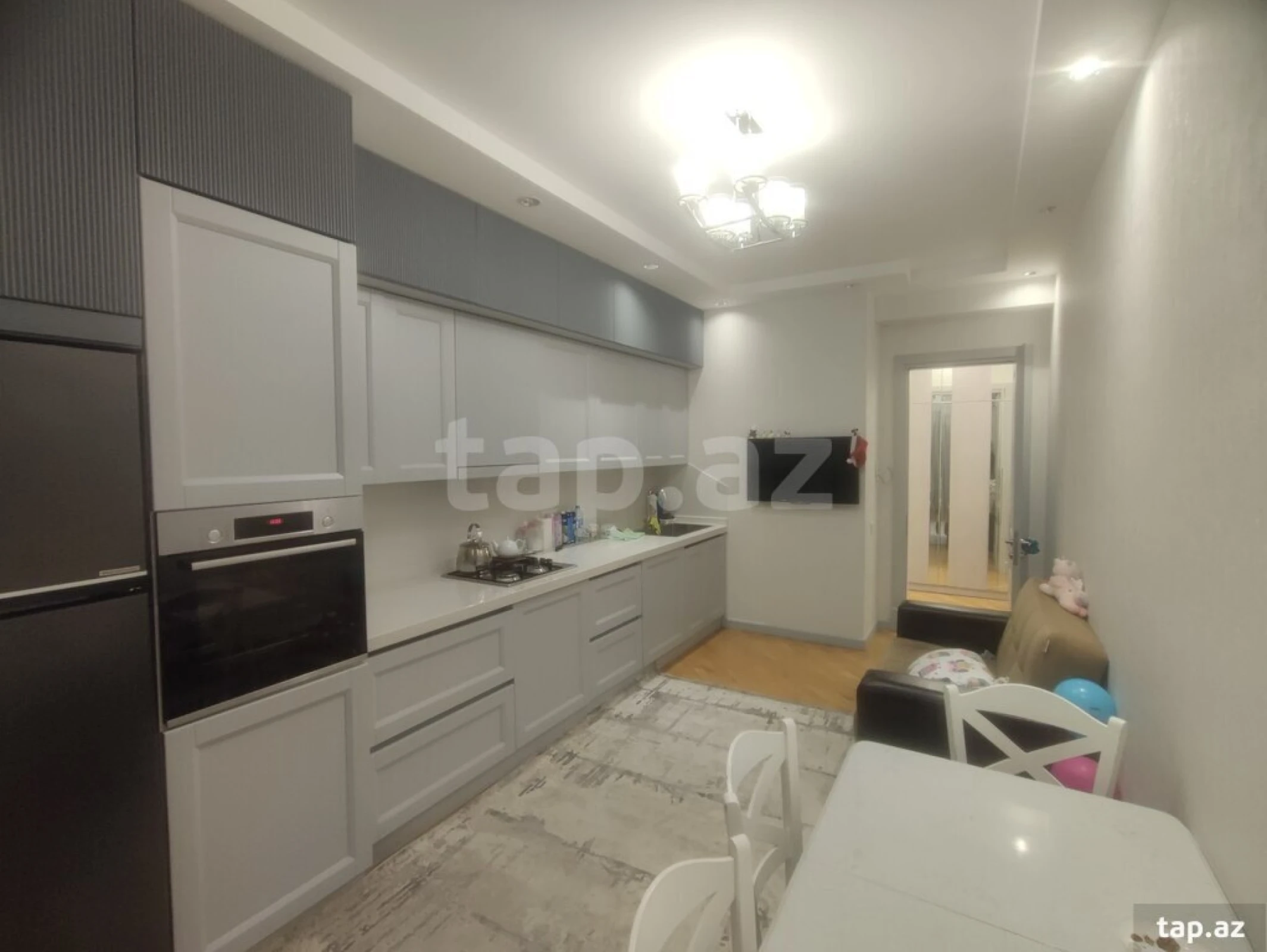 Kirayə verilir 3 otaqlı yeni tikili 141 m²