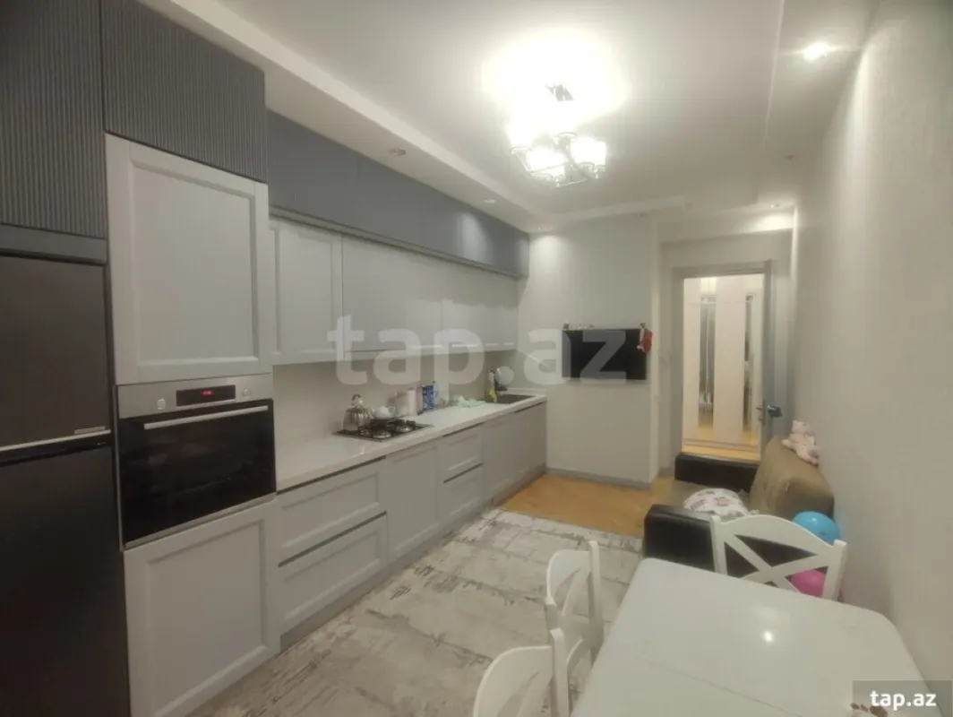 Kirayə verilir 3 otaqlı yeni tikili 141 m²