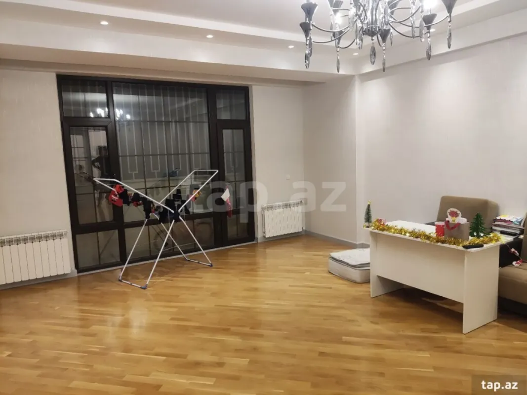 Kirayə verilir 3 otaqlı yeni tikili 141 m²