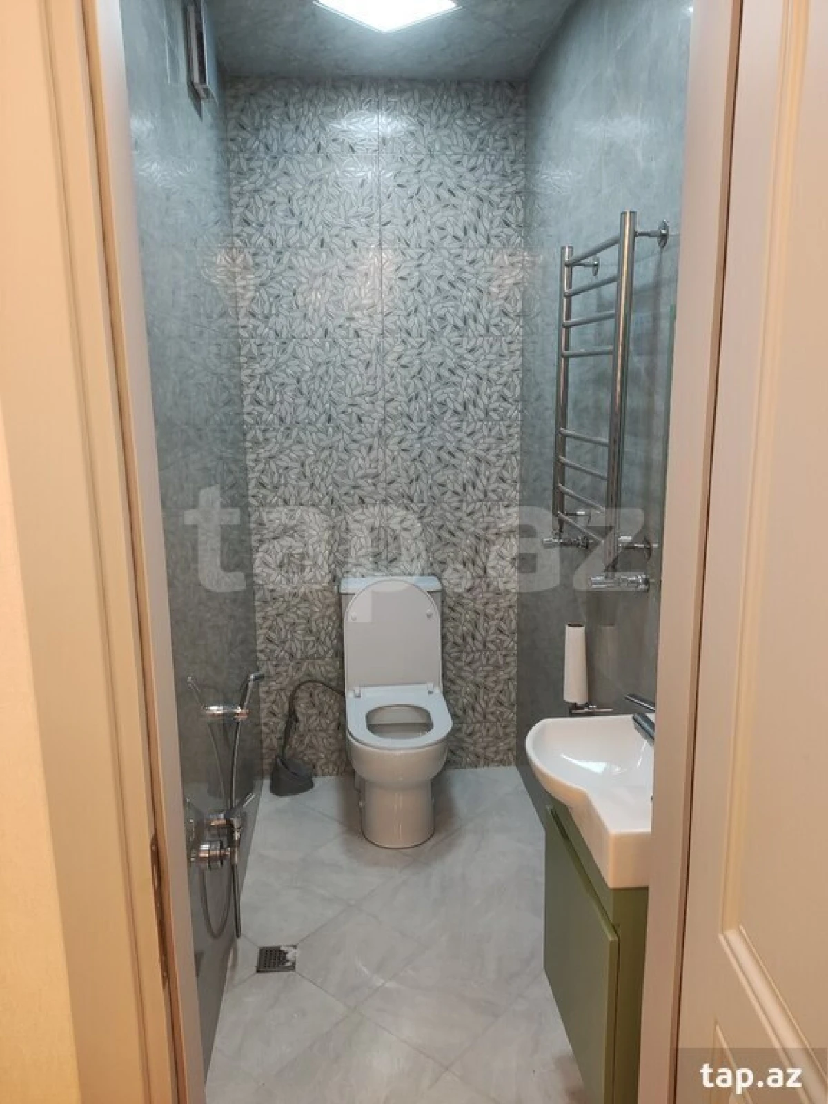 Kirayə verilir 3 otaqlı yeni tikili 141 m²