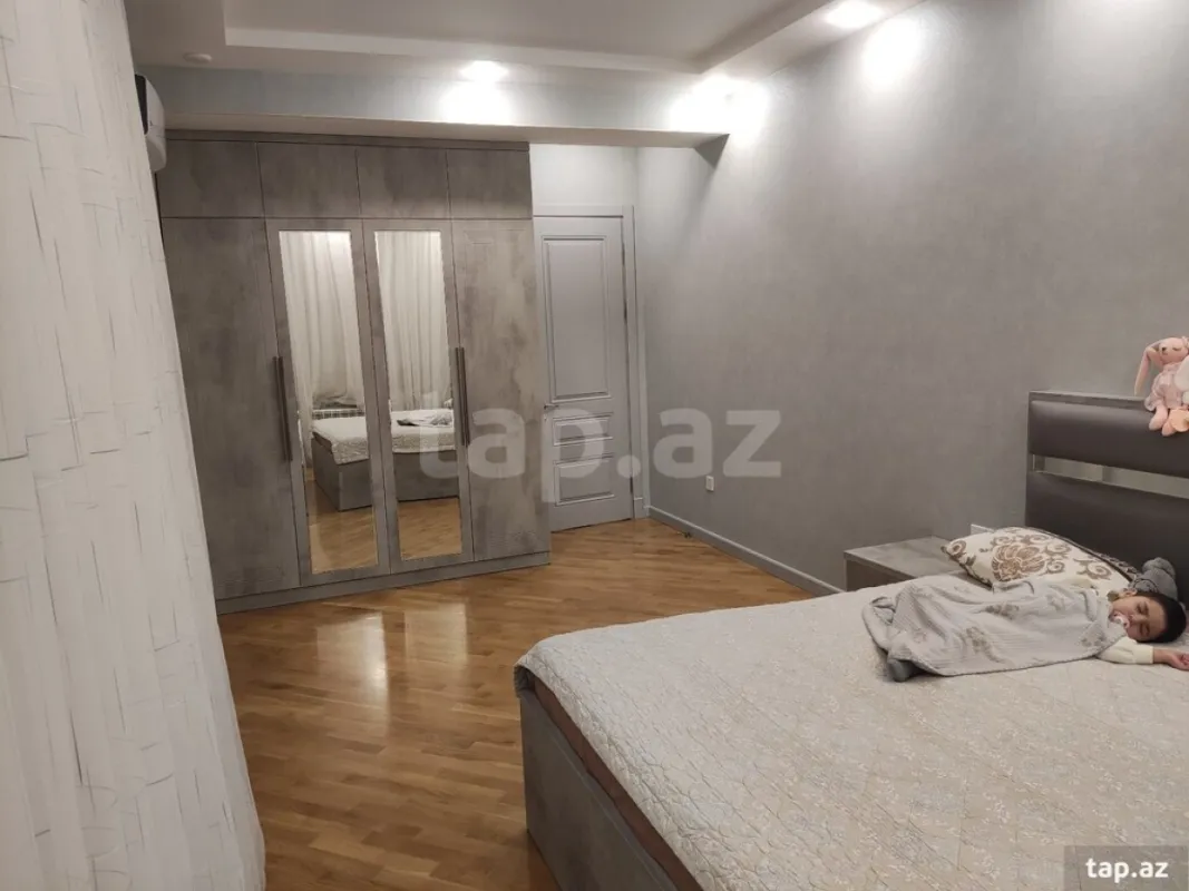 Kirayə verilir 3 otaqlı yeni tikili 141 m²
