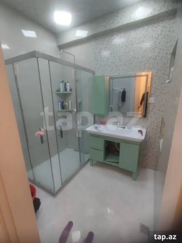 Kirayə verilir 3 otaqlı yeni tikili 141 m²