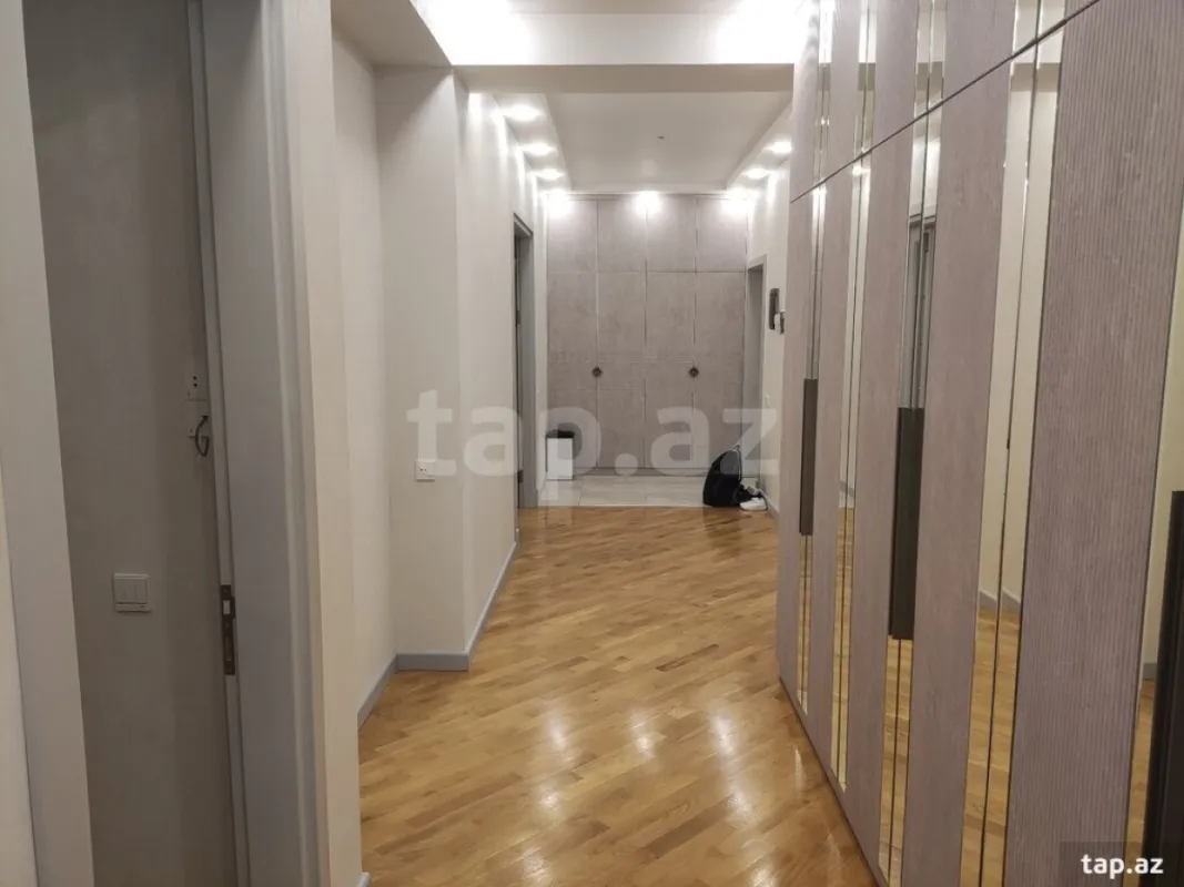 Kirayə verilir 3 otaqlı yeni tikili 141 m²
