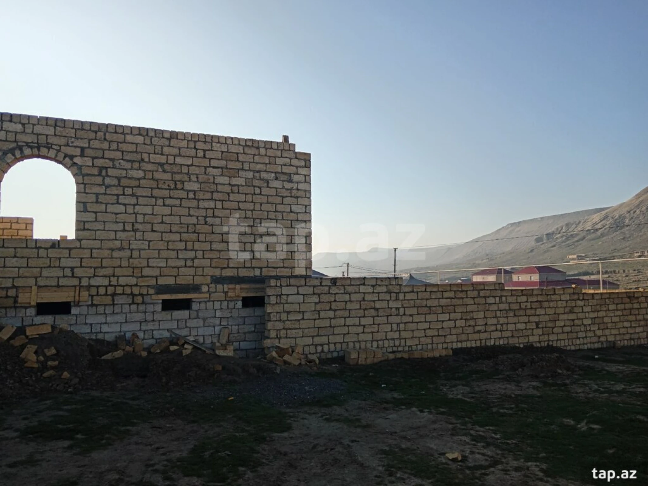 Satılır 5 otaqlı həyət evi