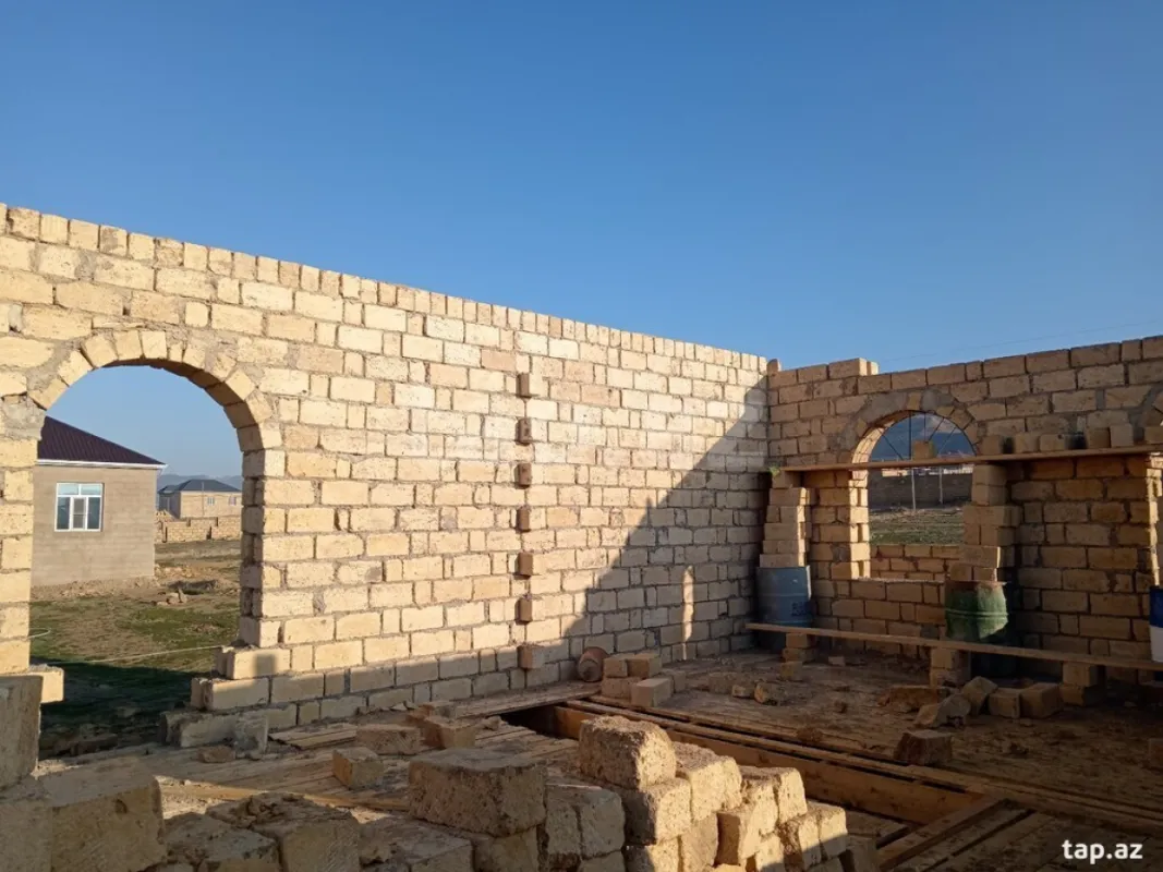 Satılır 5 otaqlı həyət evi