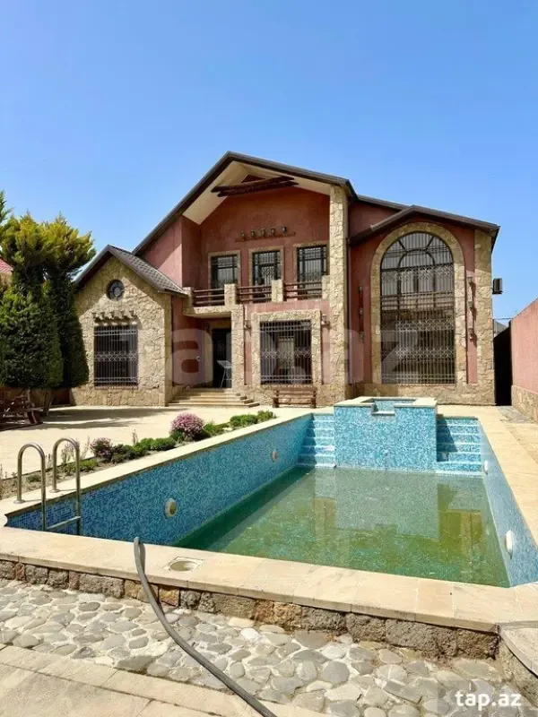 Satılır 7 otaqlı həyət evi 340 m²