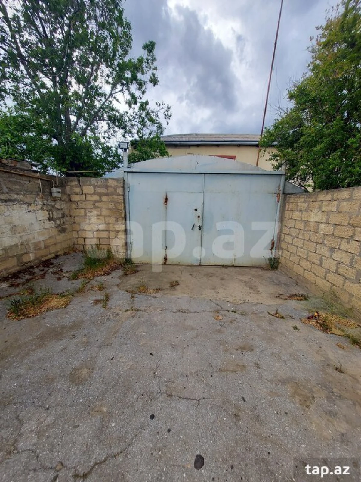 Satılır 9 otaqlı həyət evi