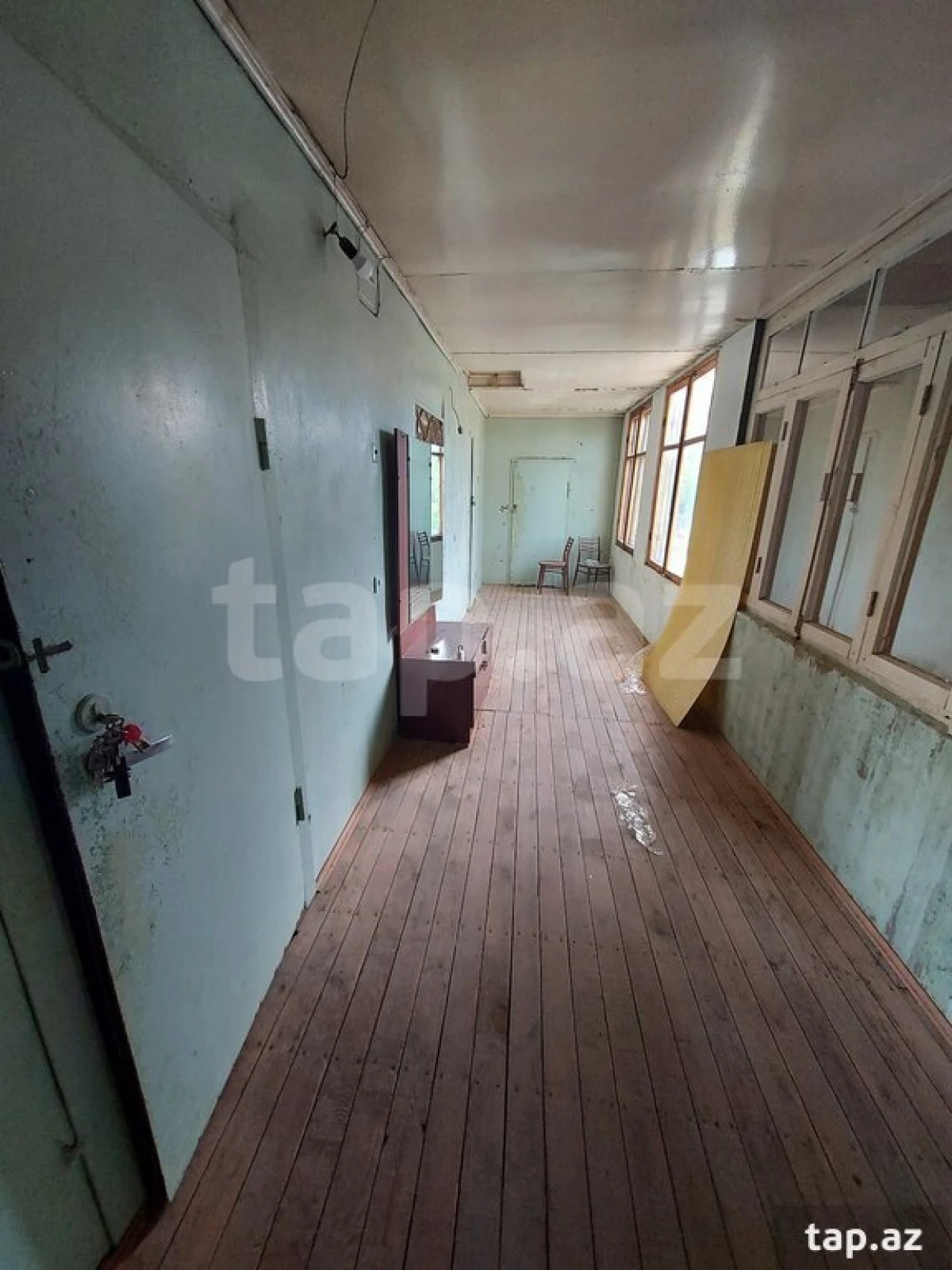 Satılır 9 otaqlı həyət evi