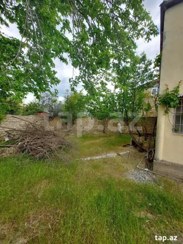 Satılır 9 otaqlı həyət evi