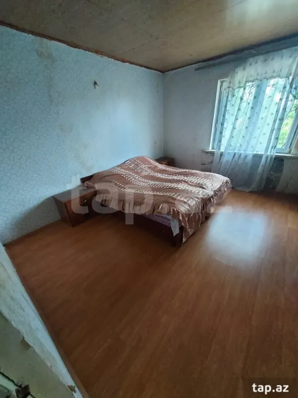 Satılır 9 otaqlı həyət evi