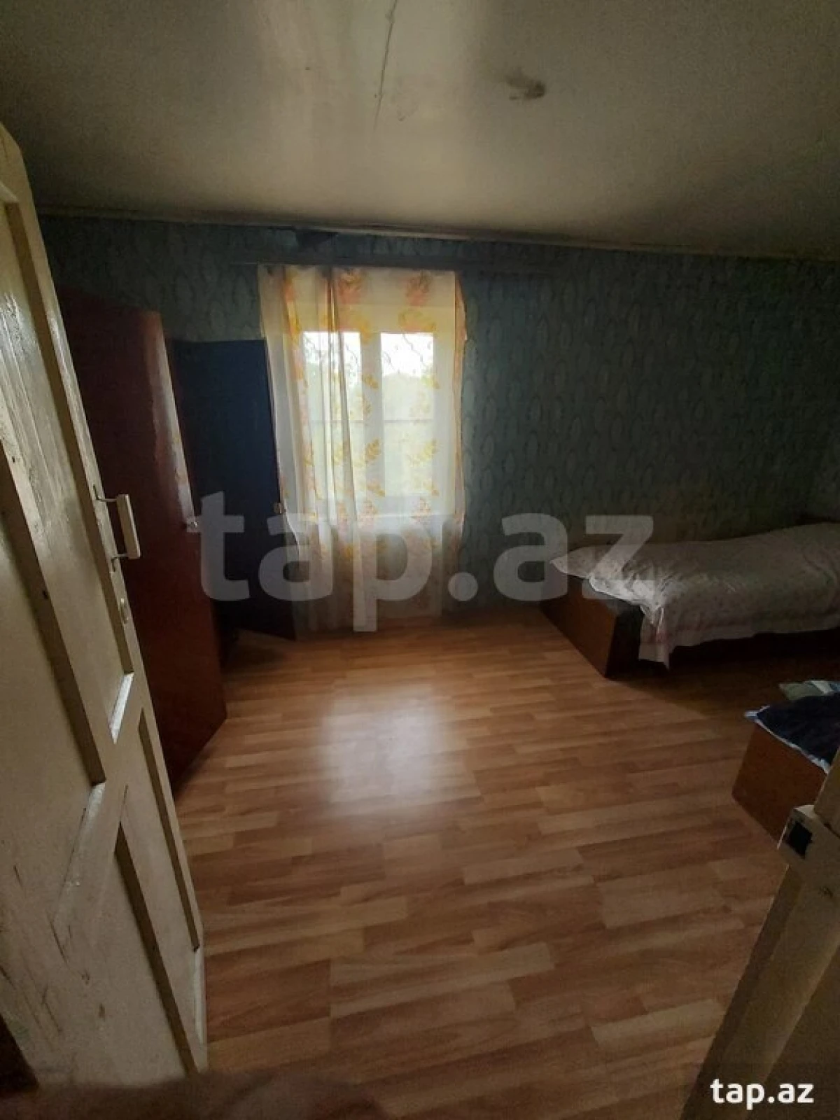 Satılır 9 otaqlı həyət evi