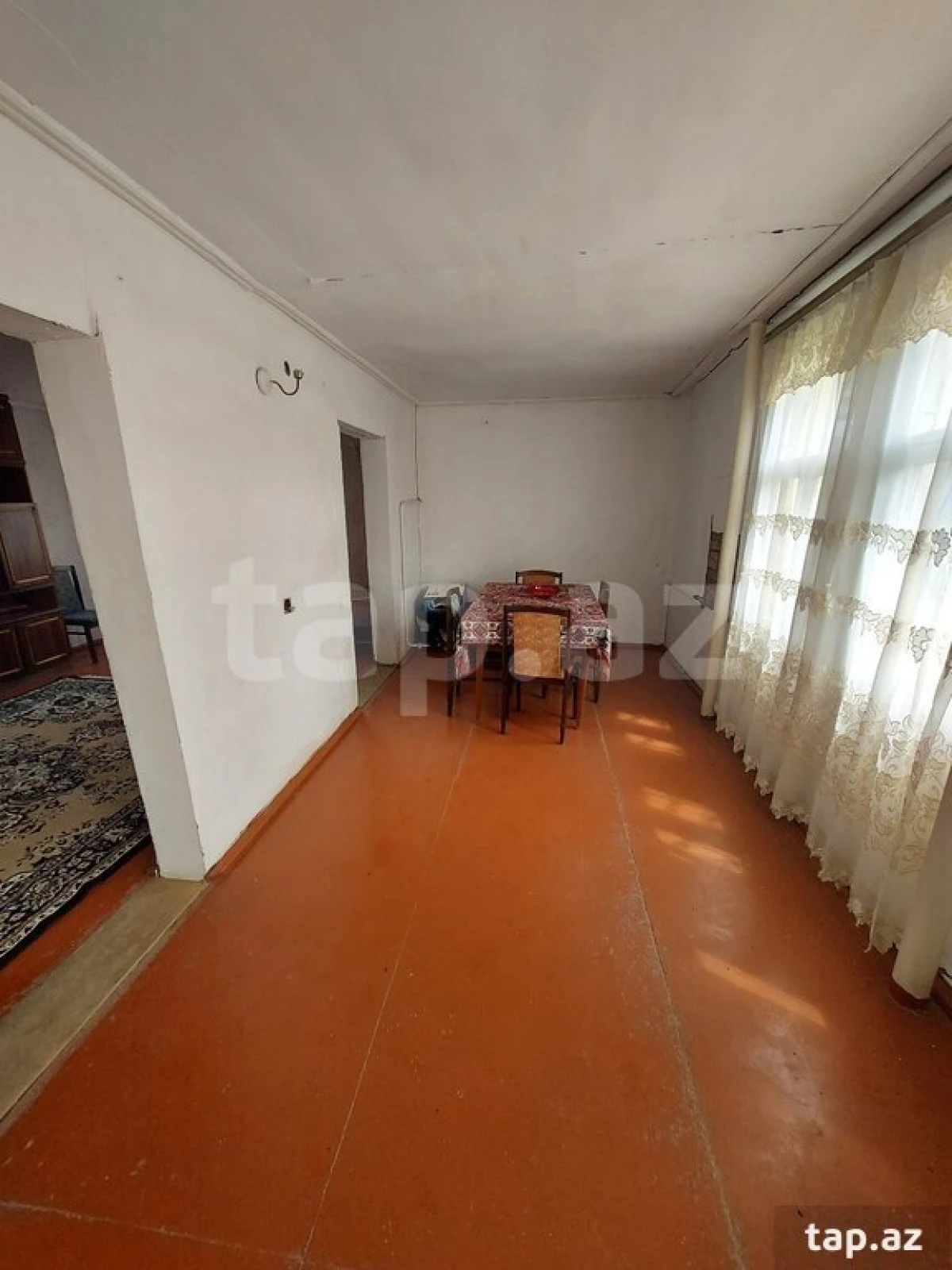 Satılır 9 otaqlı həyət evi