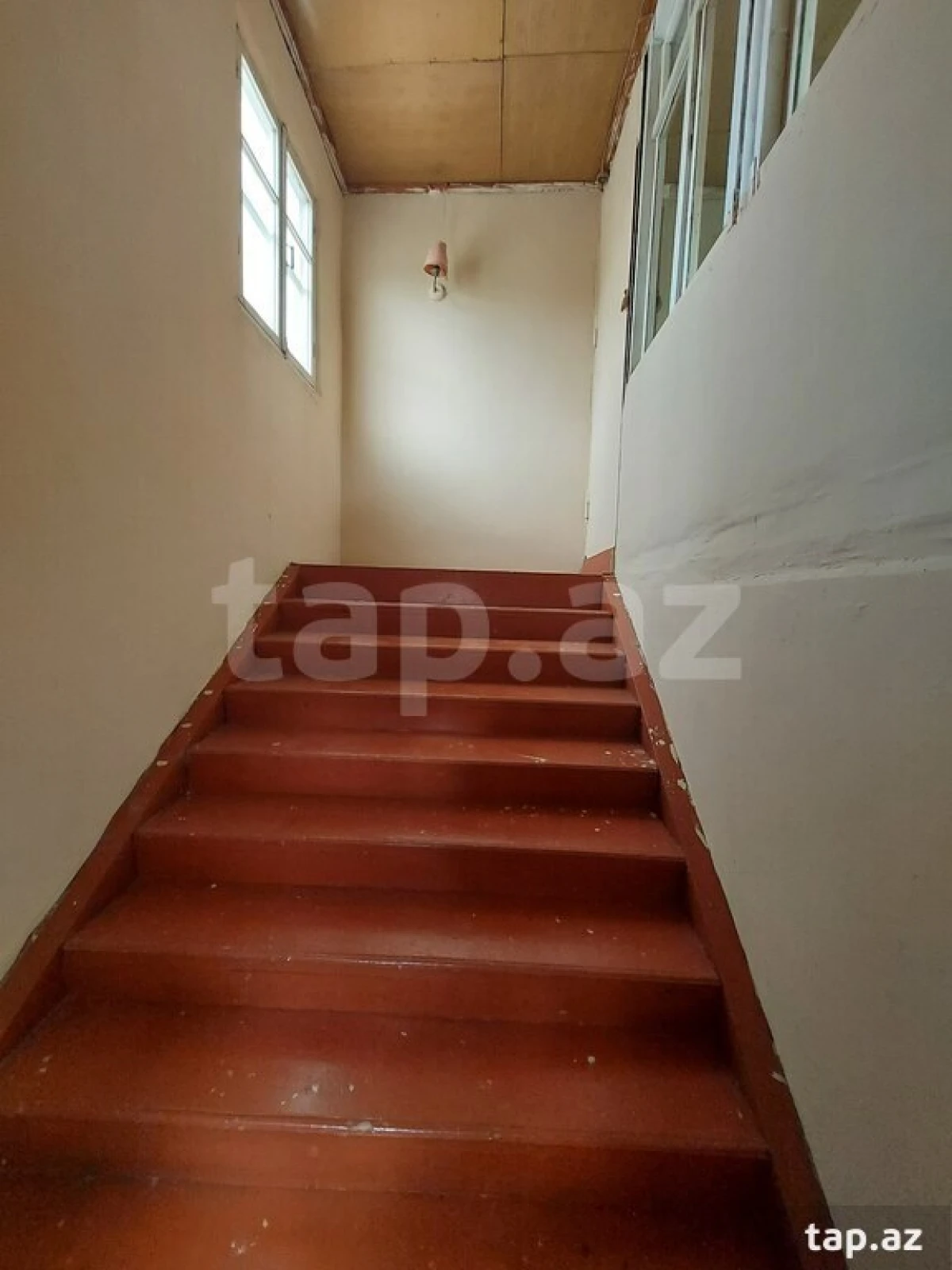 Satılır 9 otaqlı həyət evi