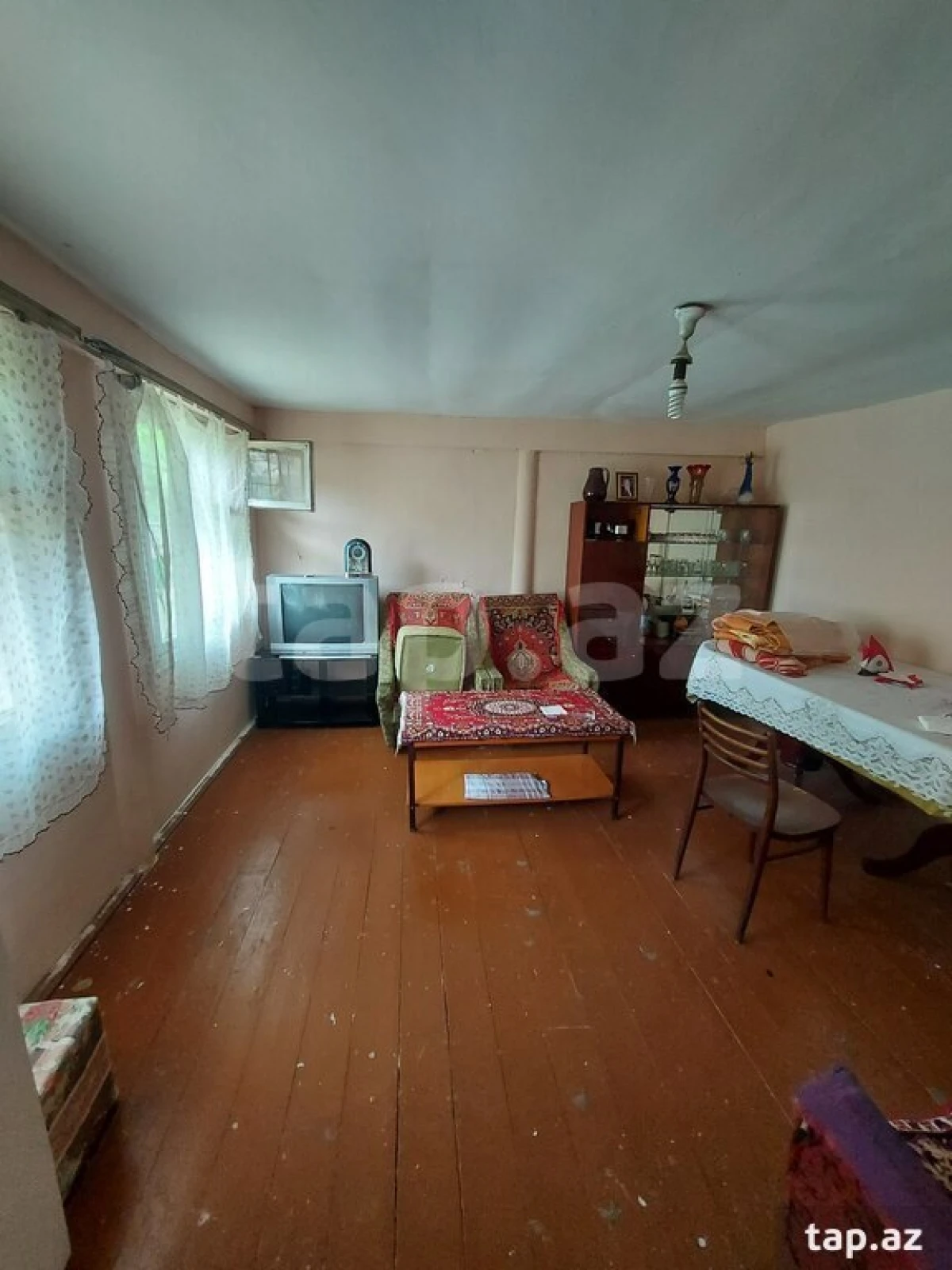 Satılır 9 otaqlı həyət evi