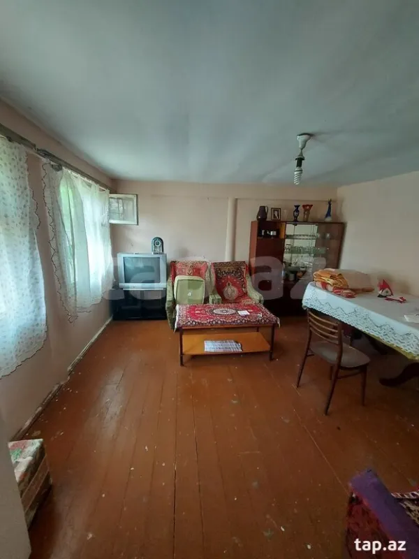 Satılır 9 otaqlı həyət evi