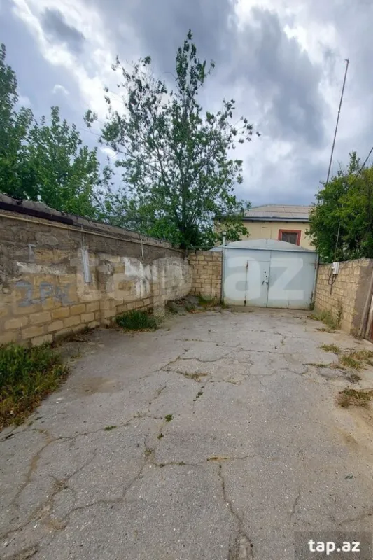 Satılır 9 otaqlı həyət evi