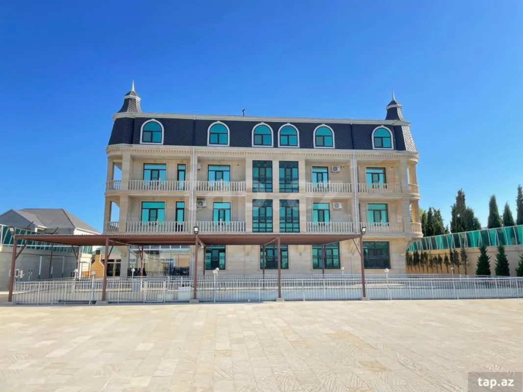 Satılır 20 otaqlı həyət evi