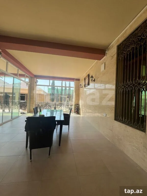 Satılır 20 otaqlı həyət evi