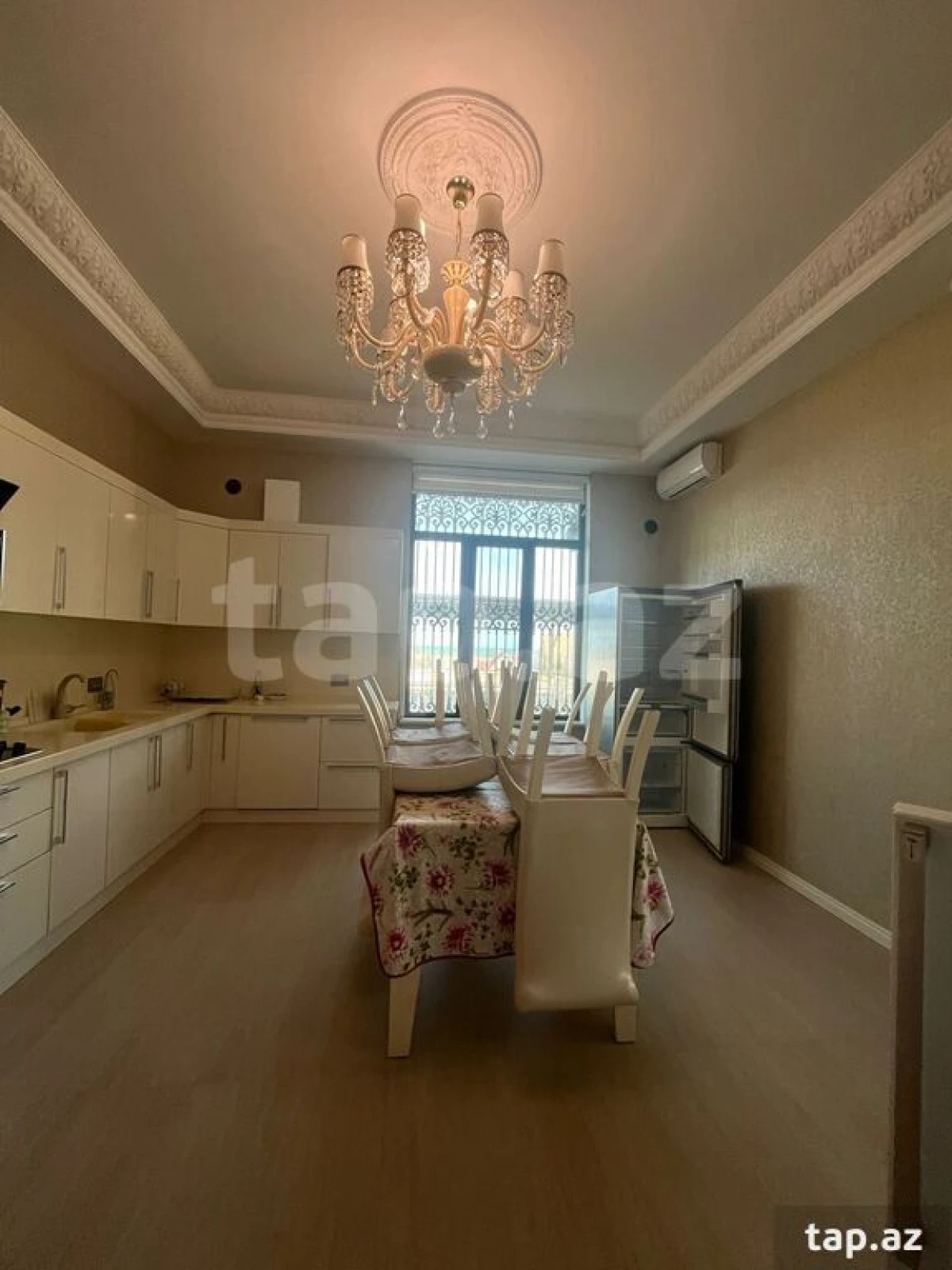 Satılır 20 otaqlı həyət evi