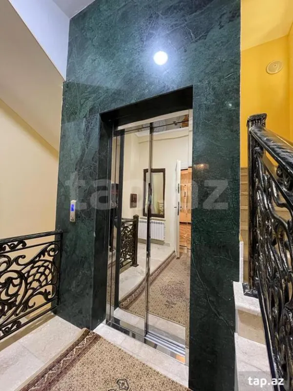 Satılır 20 otaqlı həyət evi