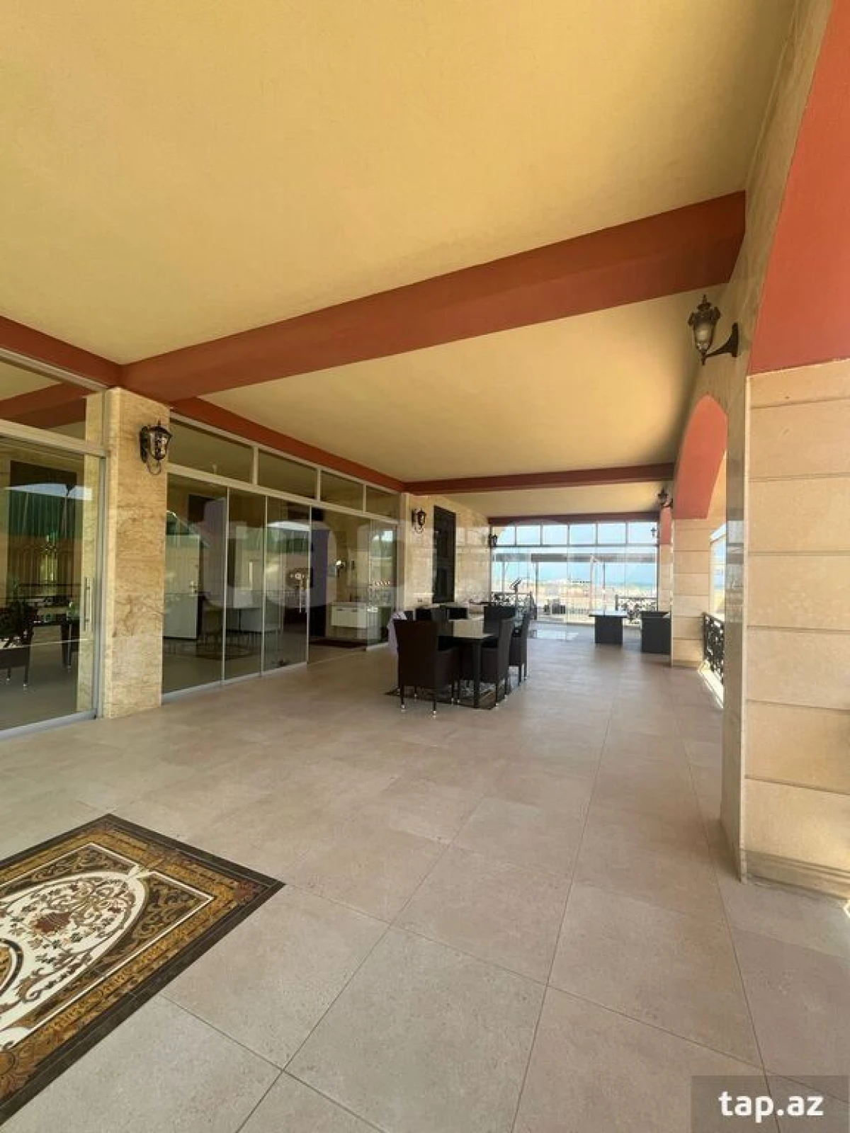 Satılır 20 otaqlı həyət evi