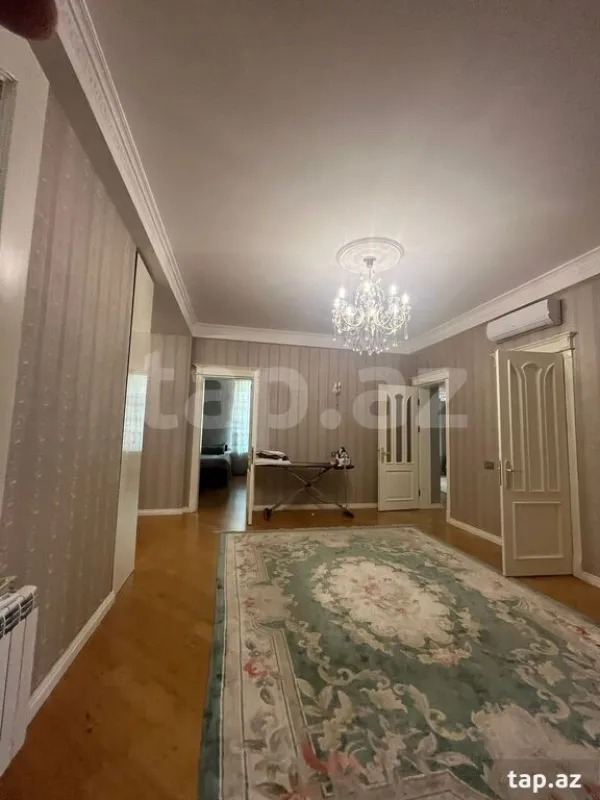 Satılır 20 otaqlı həyət evi