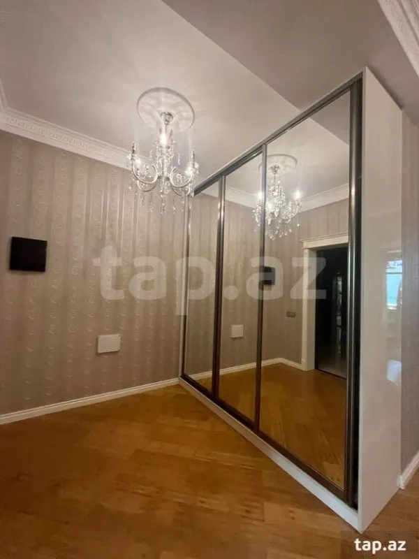 Satılır 20 otaqlı həyət evi