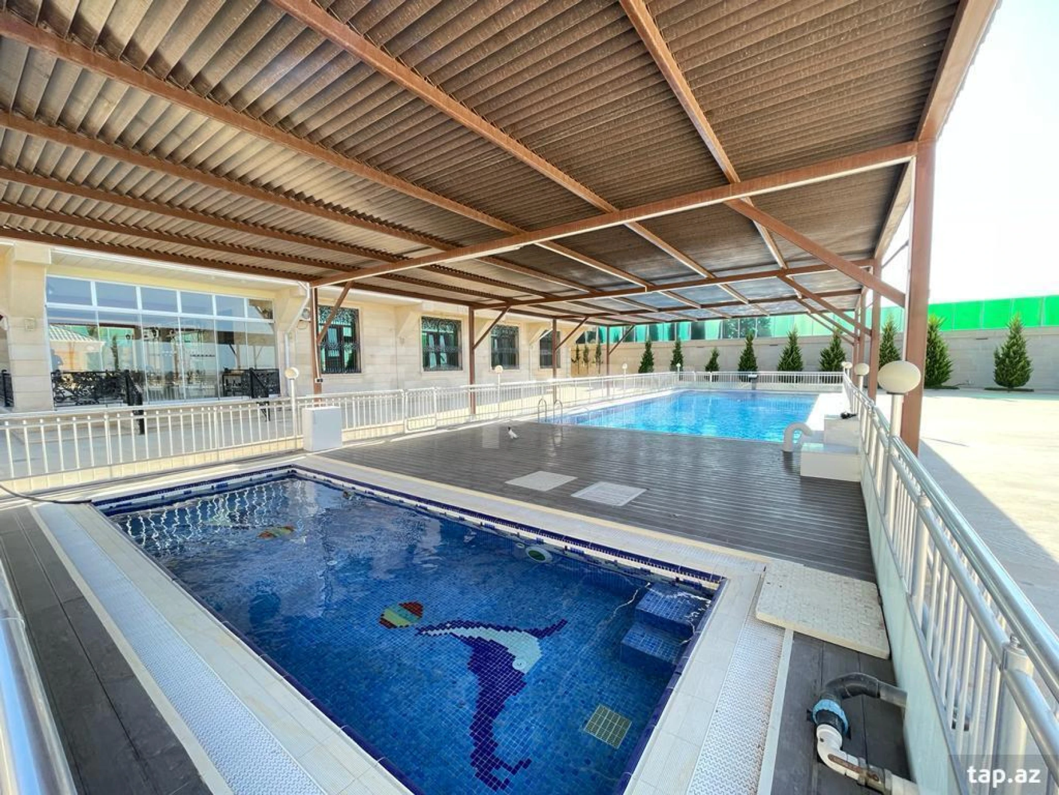 Satılır 20 otaqlı həyət evi