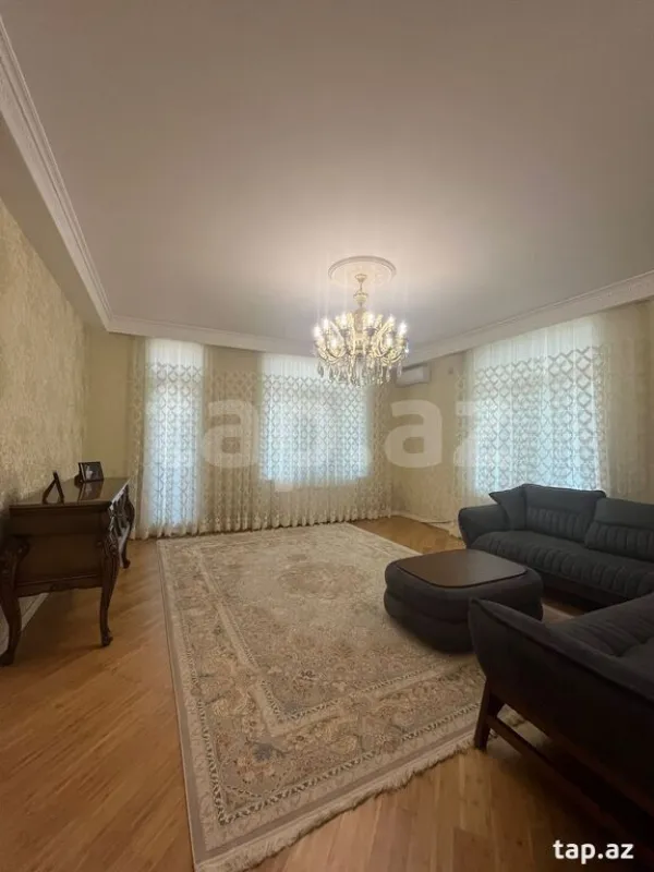 Satılır 20 otaqlı həyət evi