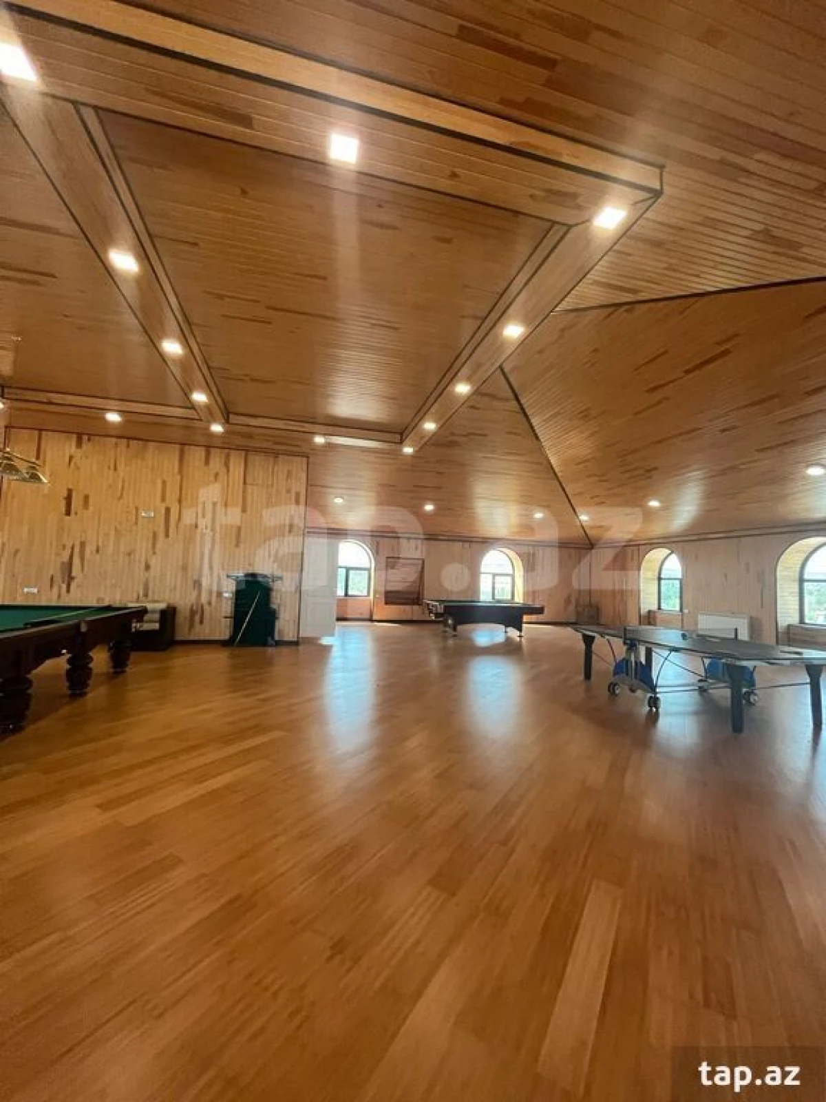 Satılır 20 otaqlı həyət evi