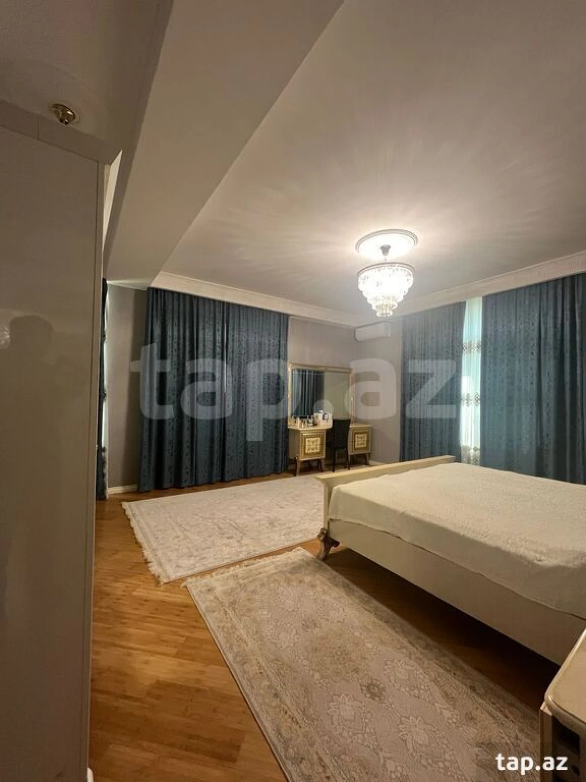 Satılır 20 otaqlı həyət evi