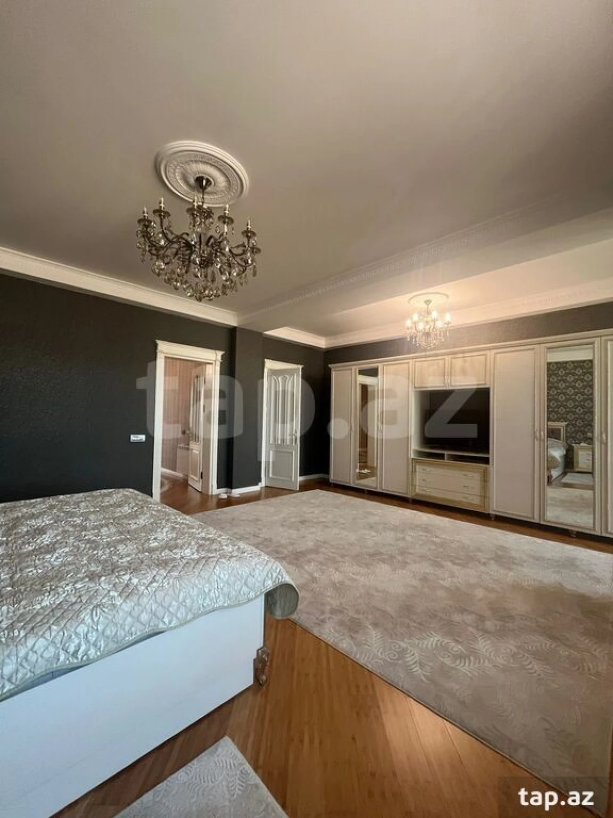 Satılır 20 otaqlı həyət evi