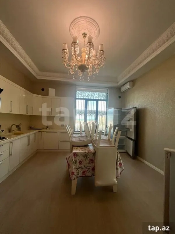 Satılır 20 otaqlı həyət evi