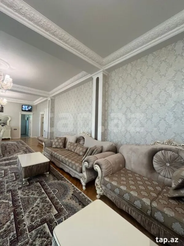 Satılır 20 otaqlı həyət evi