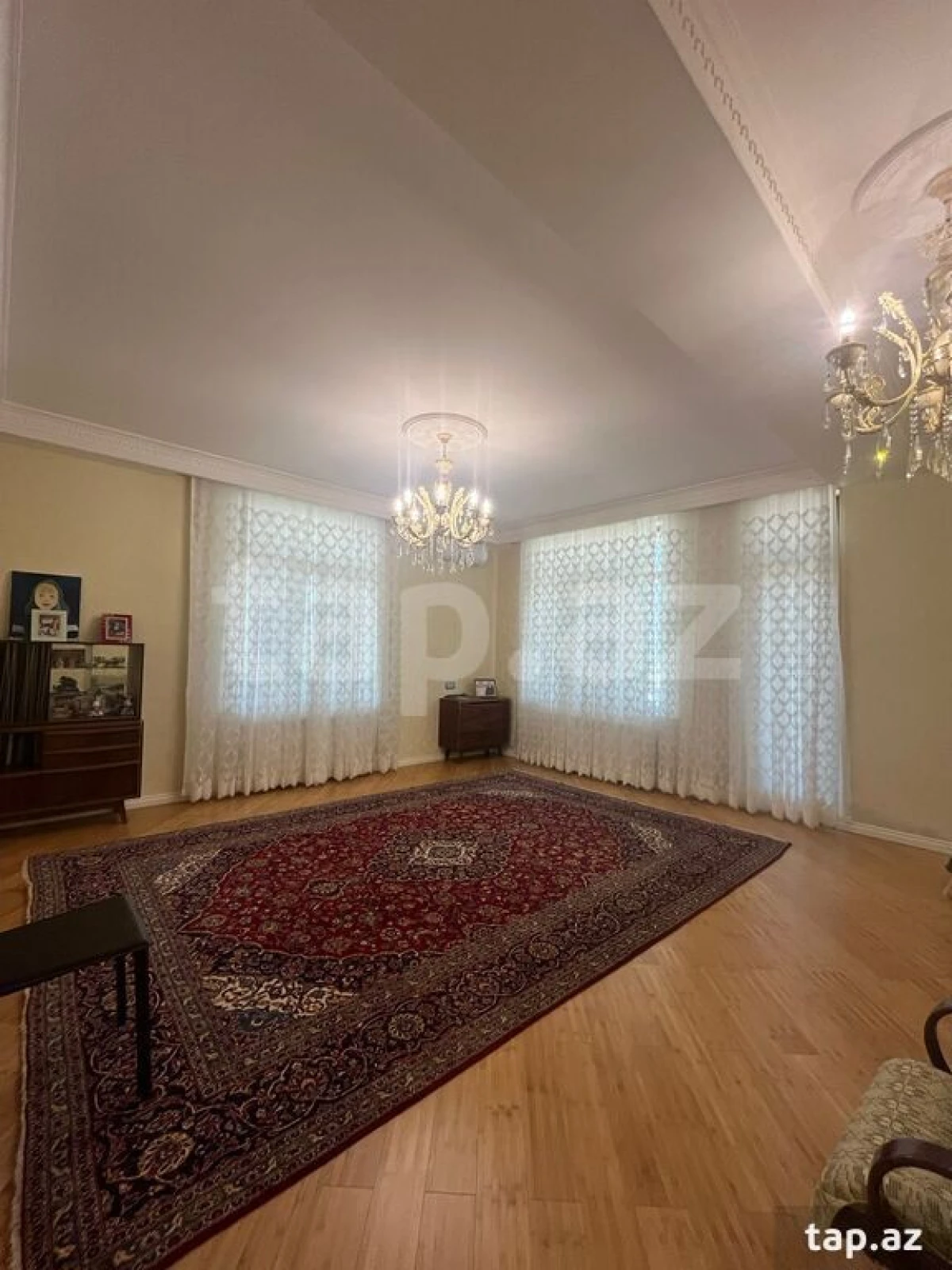 Satılır 20 otaqlı həyət evi