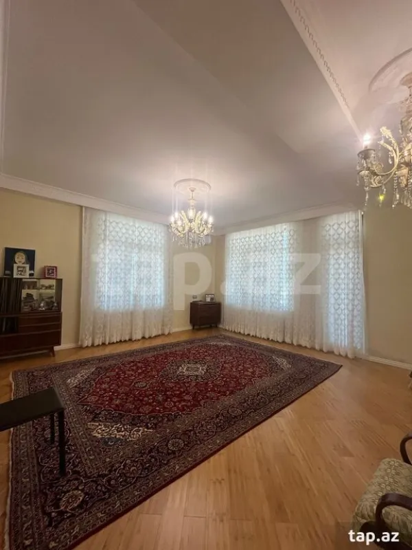 Satılır 20 otaqlı həyət evi