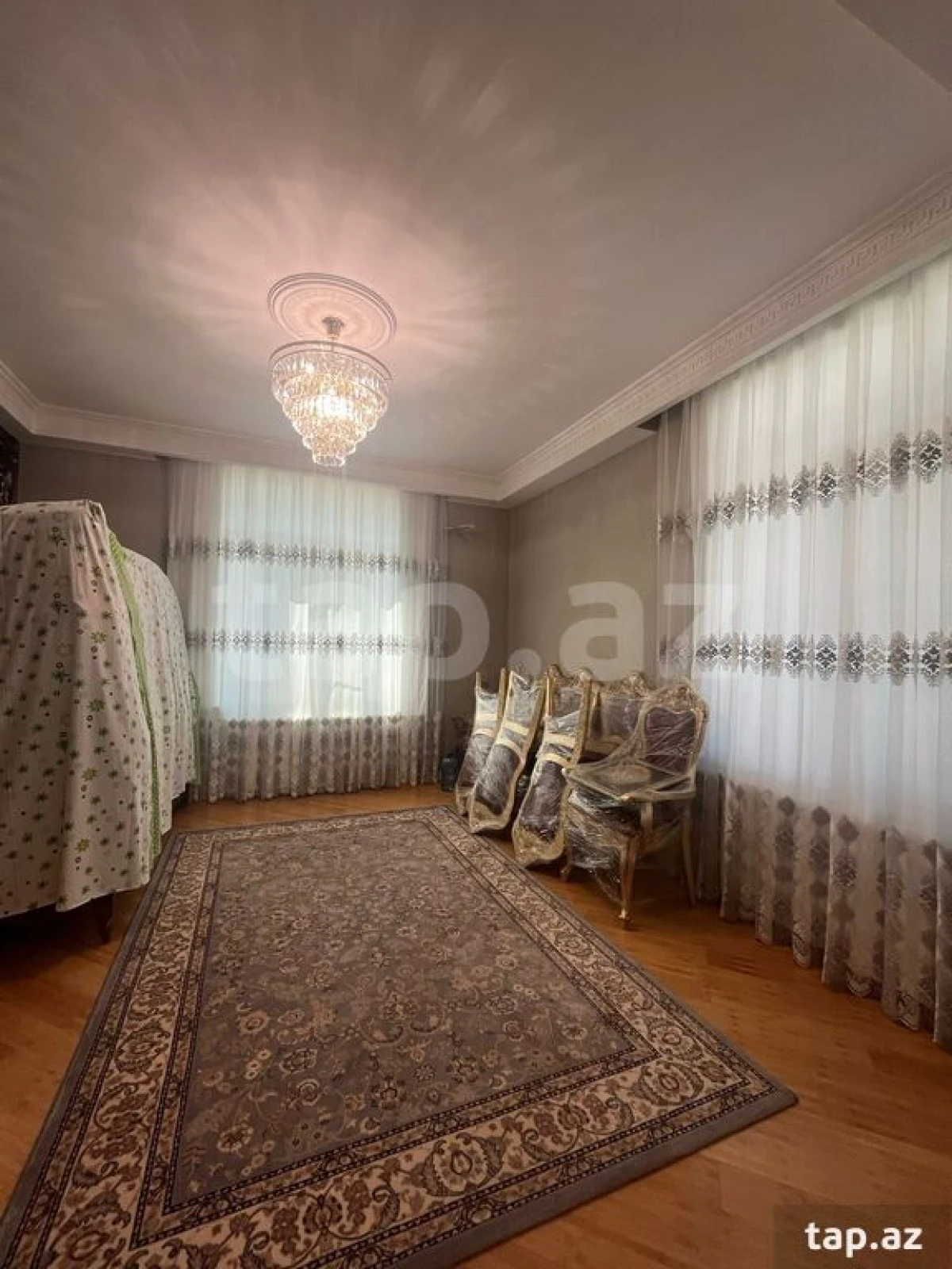 Satılır 20 otaqlı həyət evi