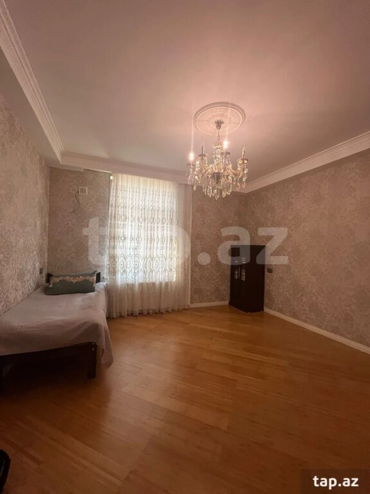 Satılır 20 otaqlı həyət evi