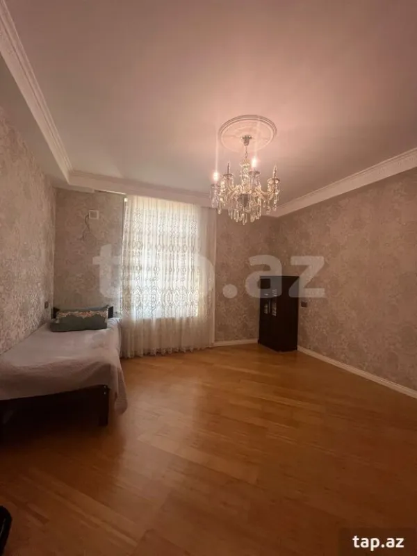 Satılır 20 otaqlı həyət evi