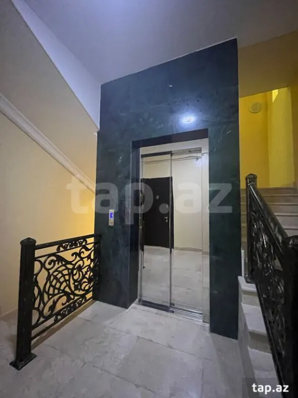 Satılır 20 otaqlı həyət evi