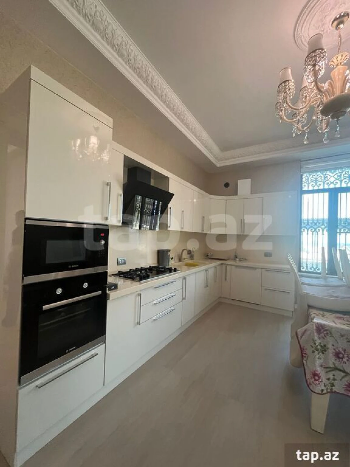 Satılır 20 otaqlı həyət evi