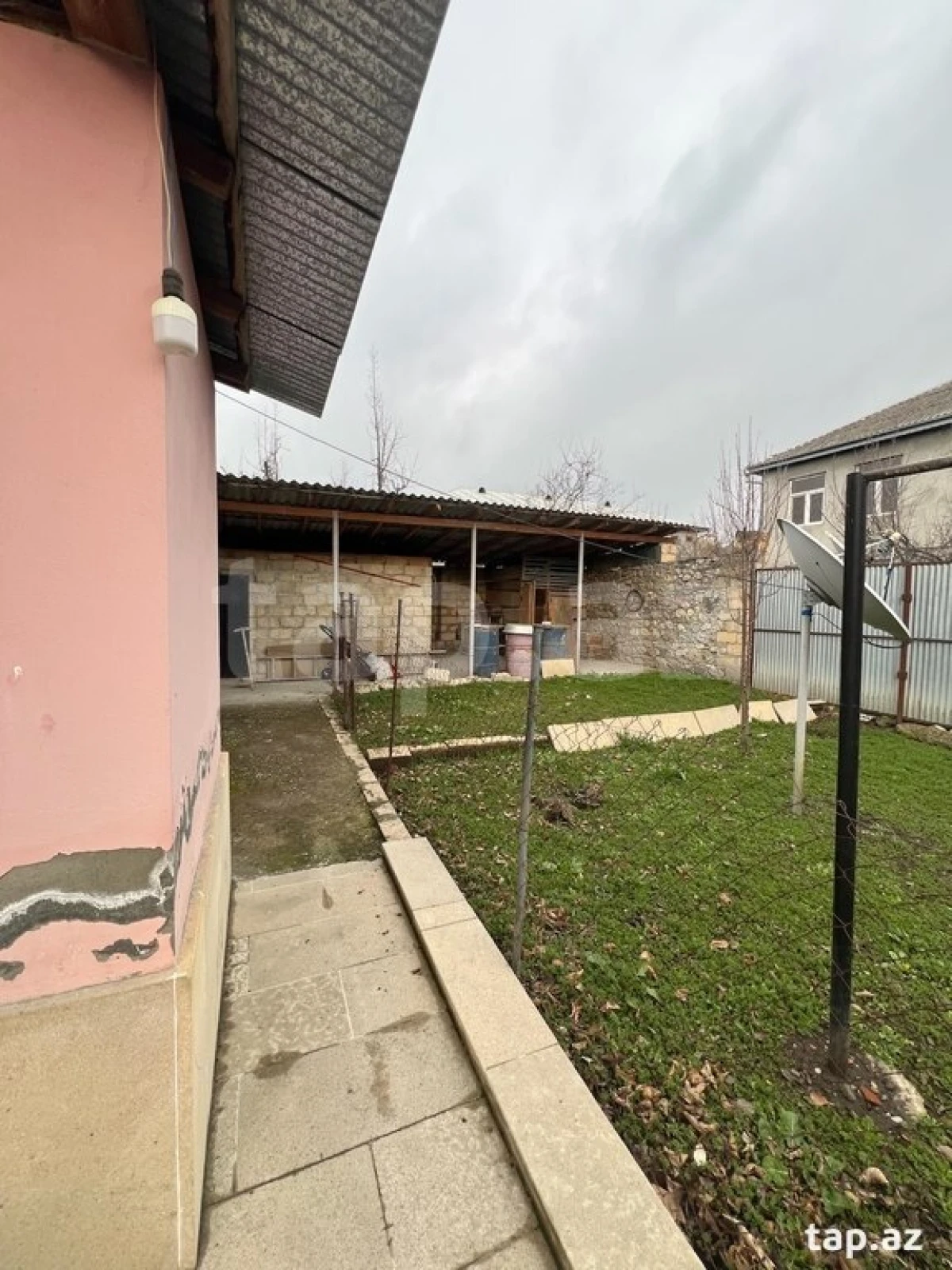 Satılır 4 otaqlı həyət evi