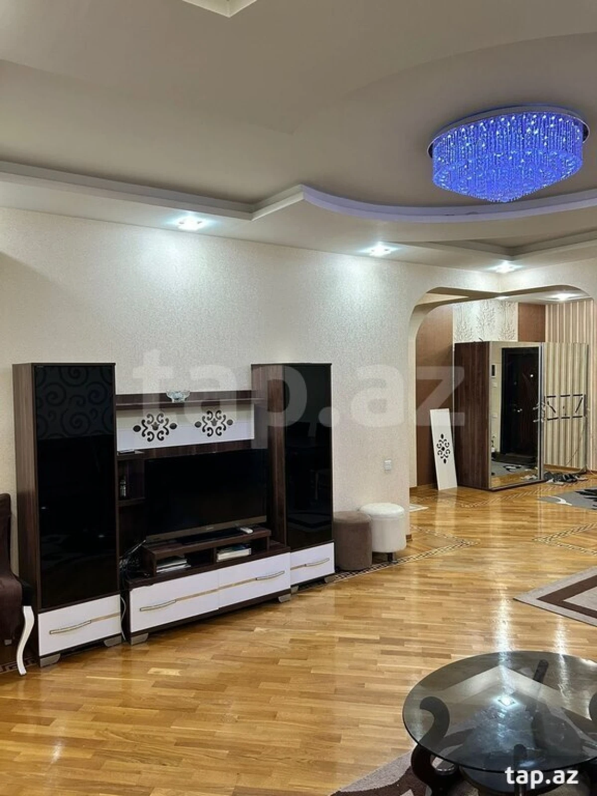 Kirayə verilir 4 otaqlı yeni tikili 130 m²