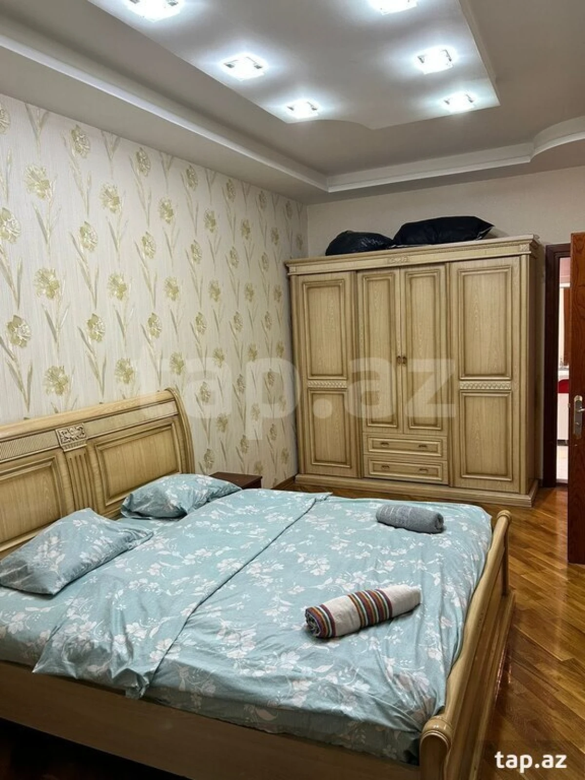 Kirayə verilir 4 otaqlı yeni tikili 130 m²